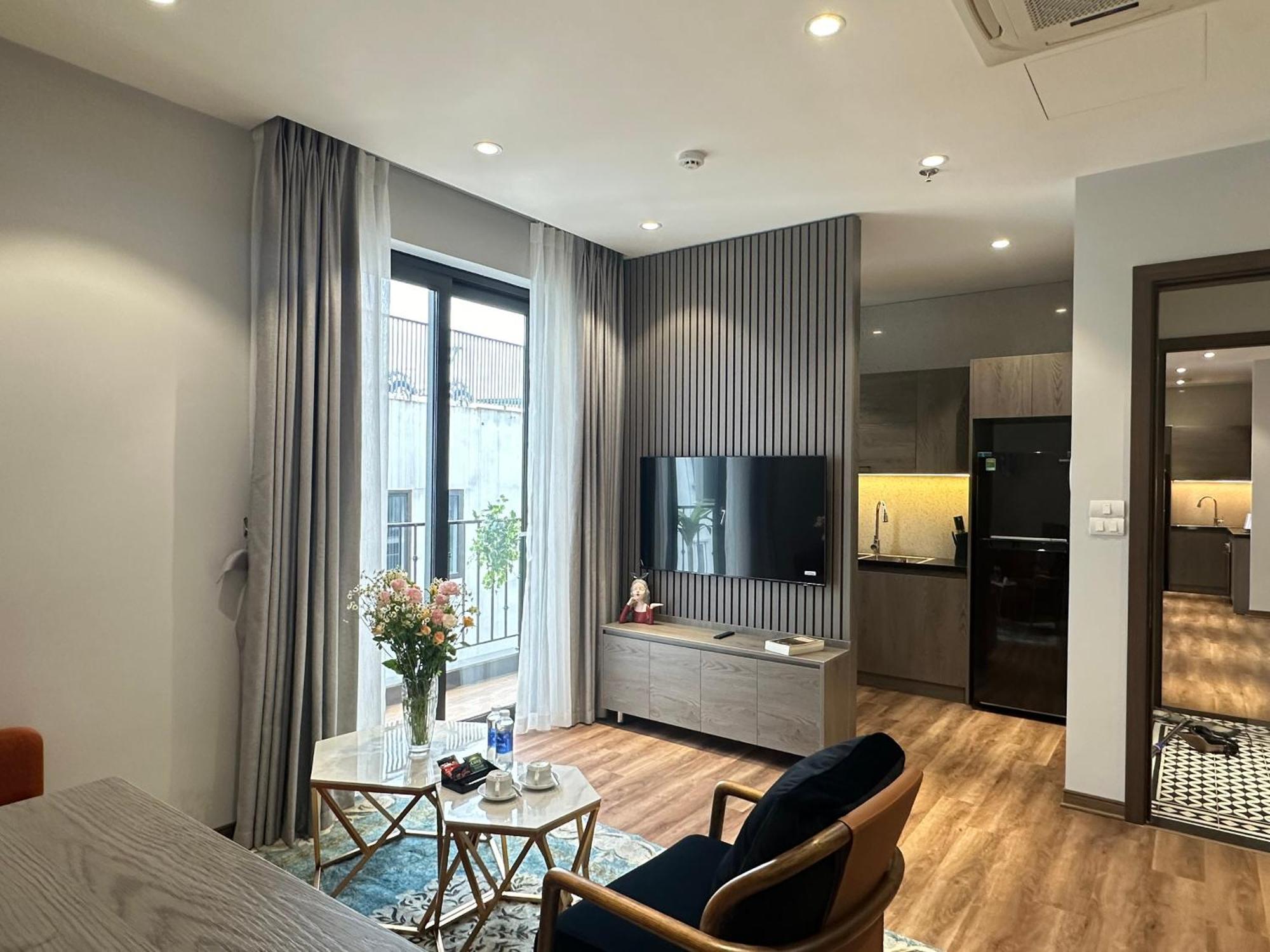 Luxe Paradise Suites Hotel To Ngoc Van Hanoi Exteriör bild