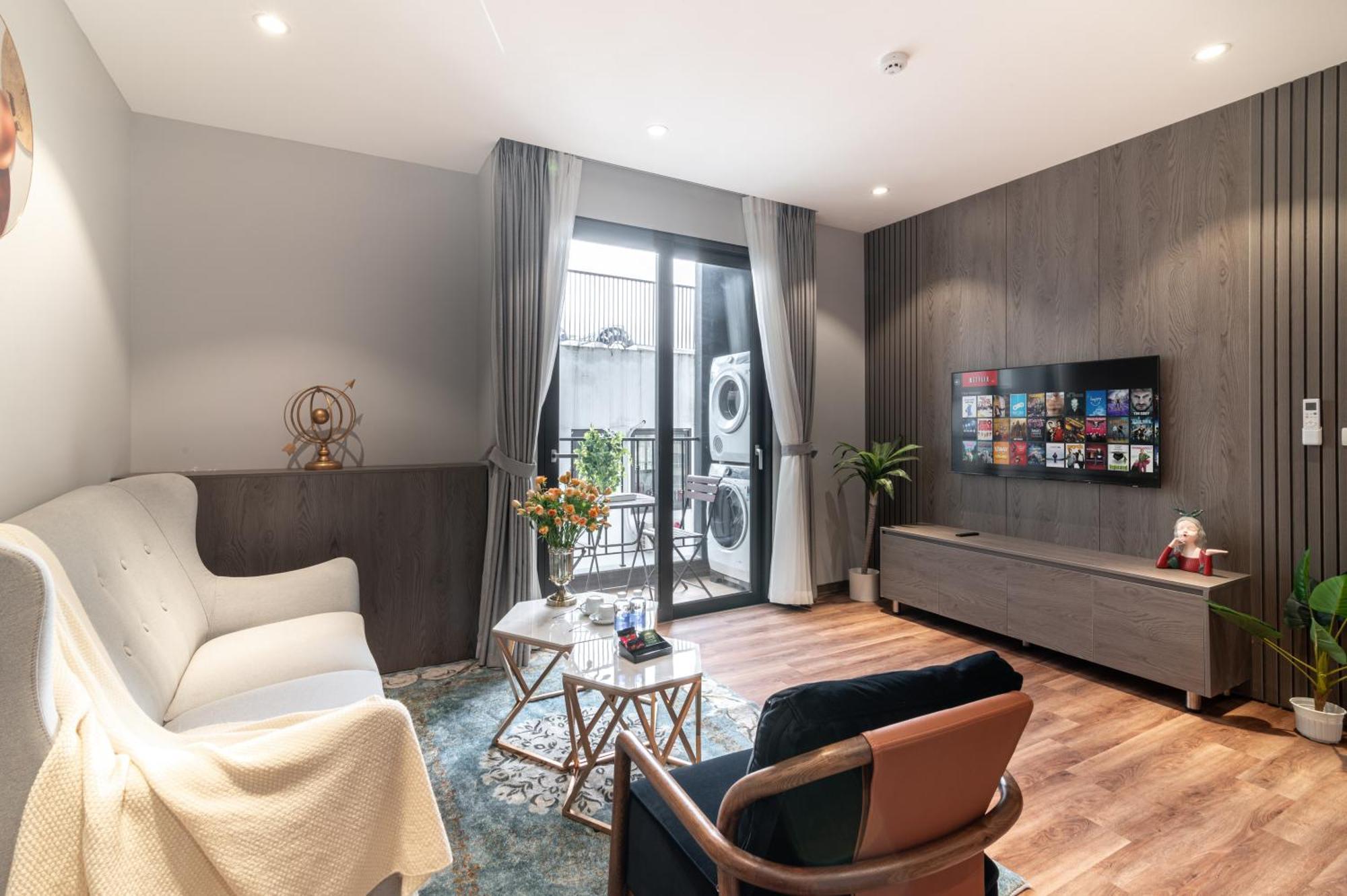 Luxe Paradise Suites Hotel To Ngoc Van Hanoi Exteriör bild