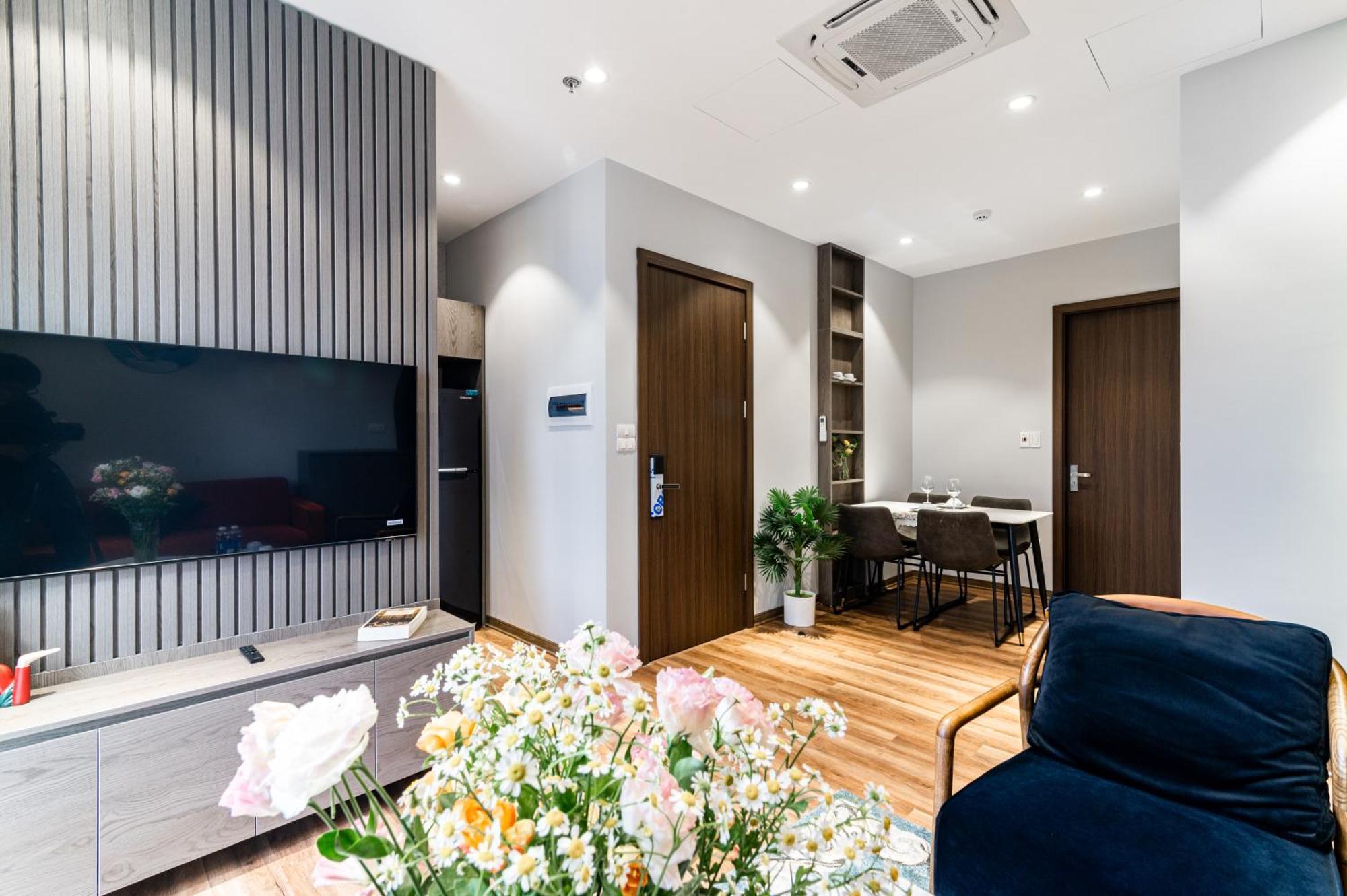 Luxe Paradise Suites Hotel To Ngoc Van Hanoi Exteriör bild