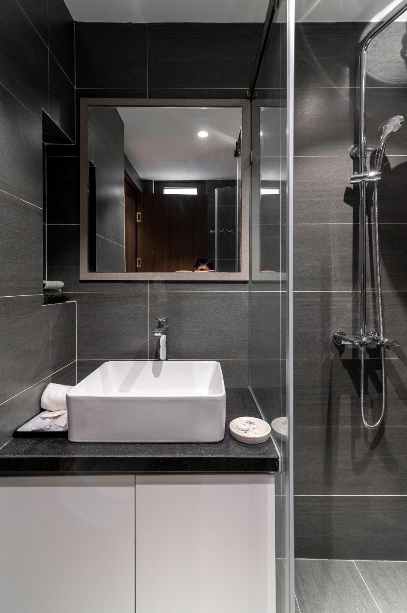 Luxe Paradise Suites Hotel To Ngoc Van Hanoi Exteriör bild