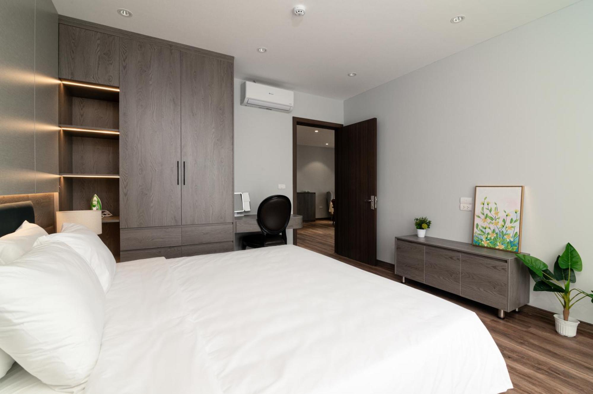 Luxe Paradise Suites Hotel To Ngoc Van Hanoi Exteriör bild
