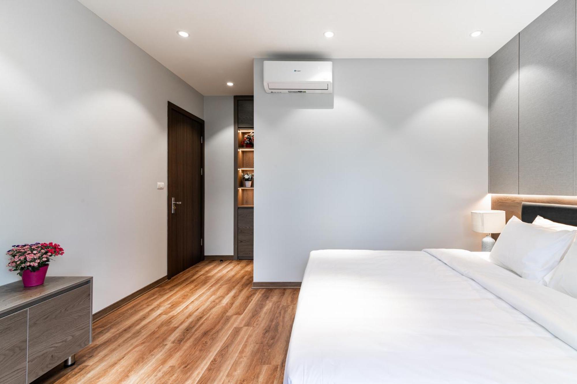 Luxe Paradise Suites Hotel To Ngoc Van Hanoi Exteriör bild