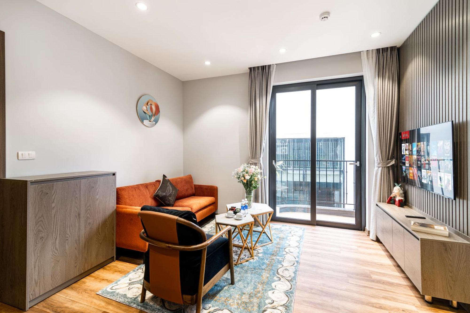 Luxe Paradise Suites Hotel To Ngoc Van Hanoi Exteriör bild