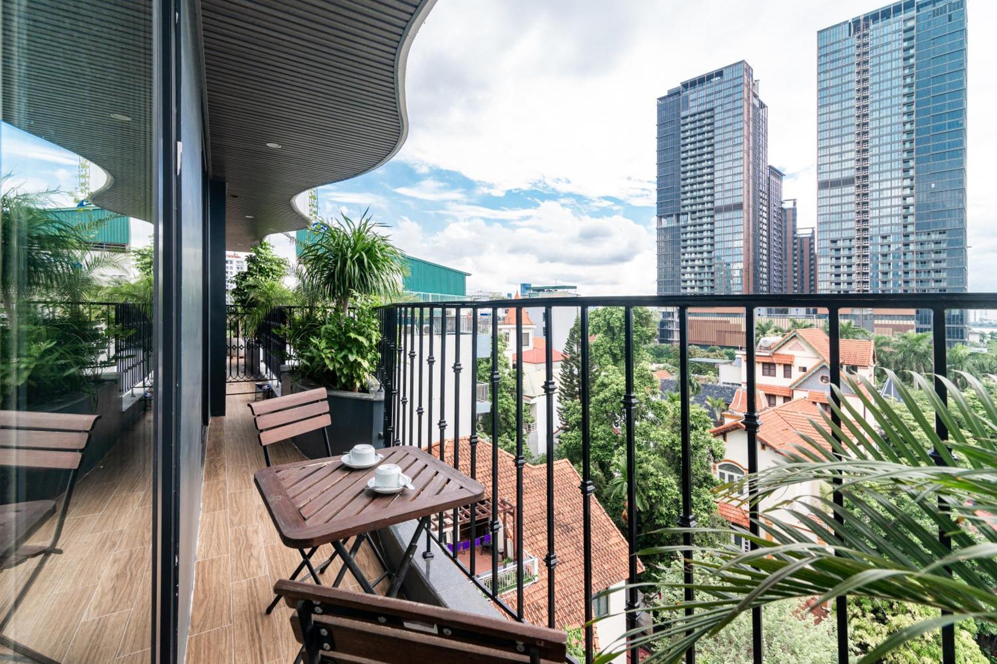Luxe Paradise Suites Hotel To Ngoc Van Hanoi Exteriör bild