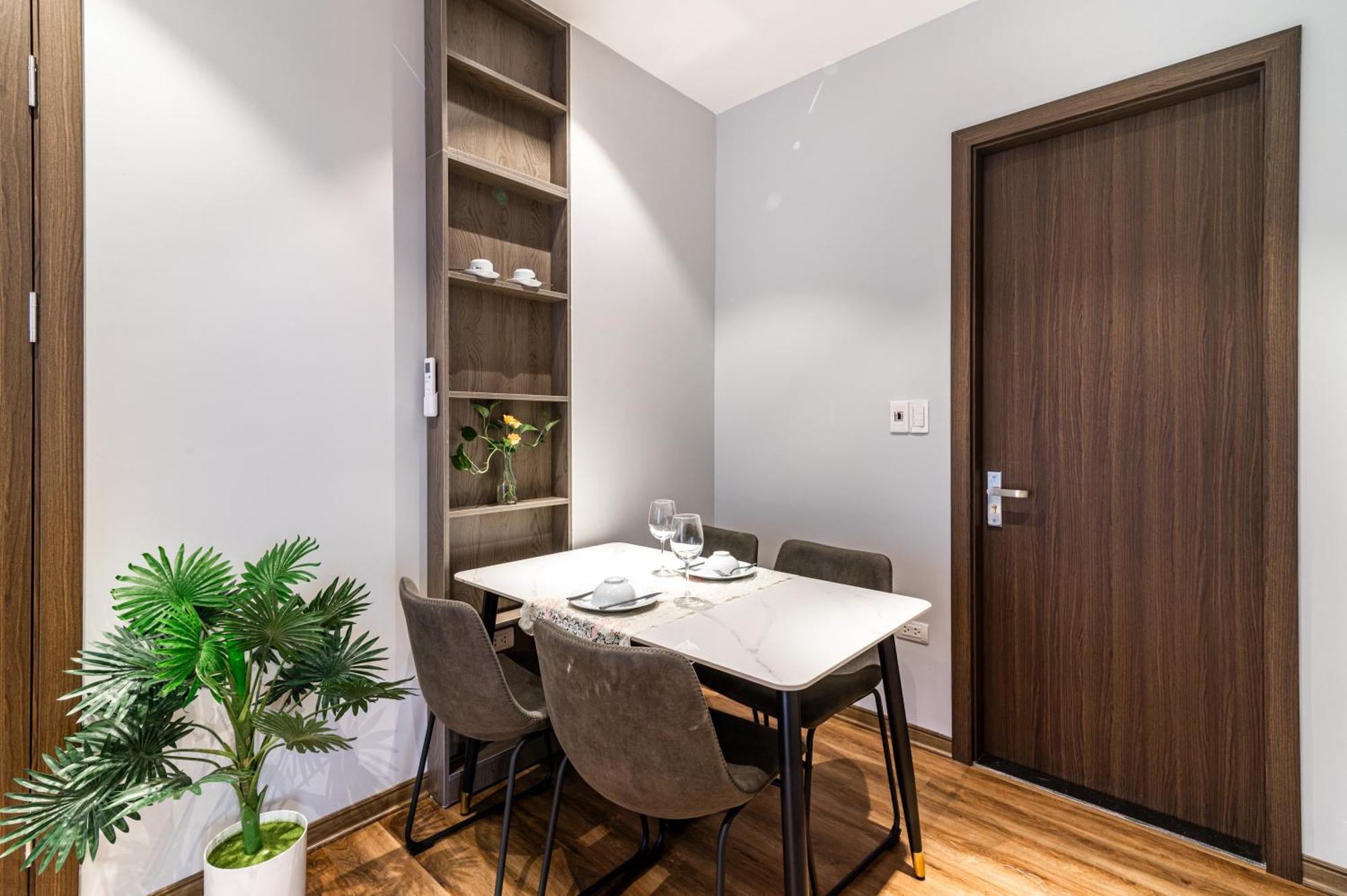 Luxe Paradise Suites Hotel To Ngoc Van Hanoi Exteriör bild